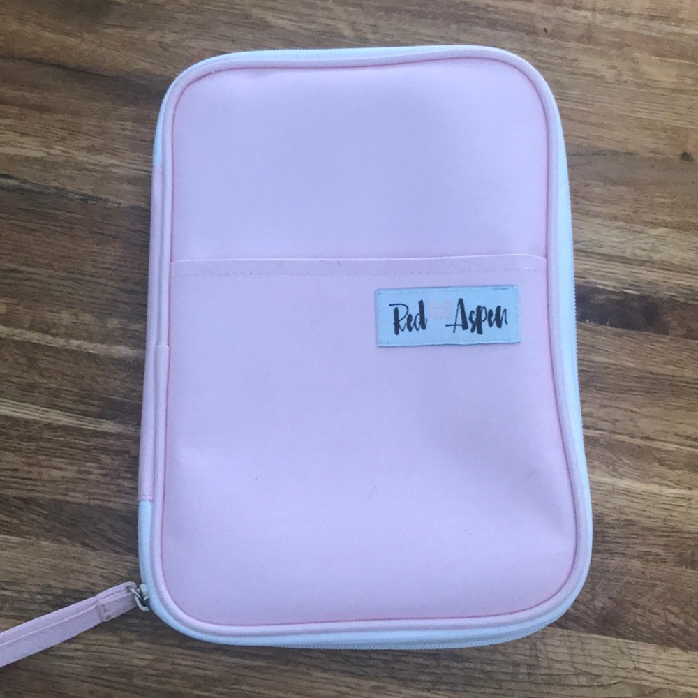 Red Aspen lash storage zip up pack